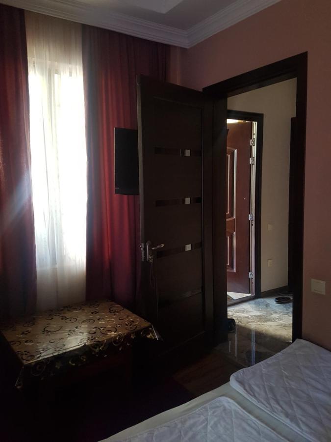 Guest House 2 Floor Μπατούμι Εξωτερικό φωτογραφία