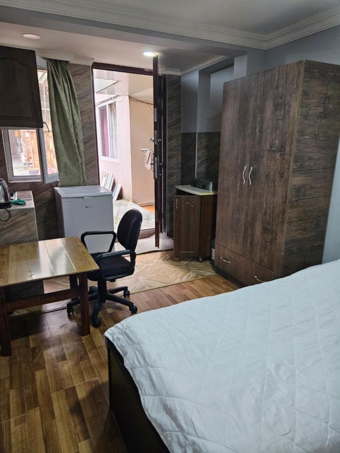 Guest House 2 Floor Μπατούμι Εξωτερικό φωτογραφία