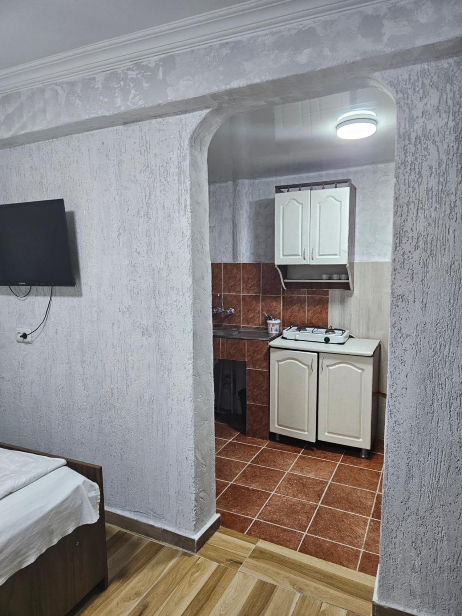 Guest House 2 Floor Μπατούμι Εξωτερικό φωτογραφία