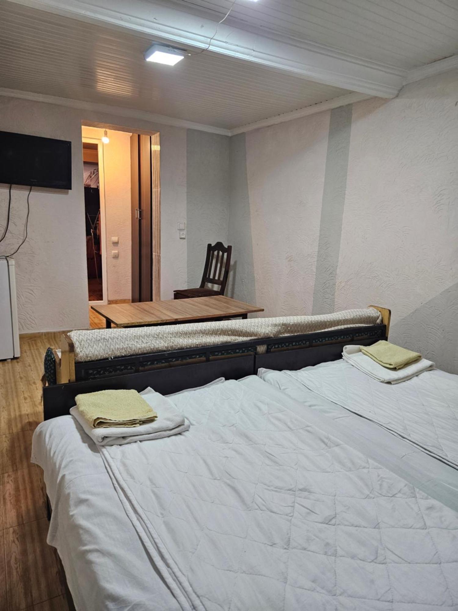 Guest House 2 Floor Μπατούμι Εξωτερικό φωτογραφία